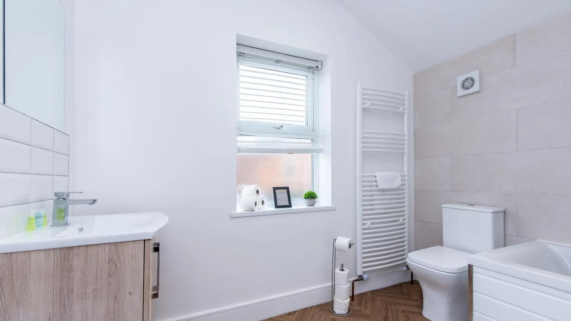 Spacious 4-Bedroom Home Near Bridlington Front